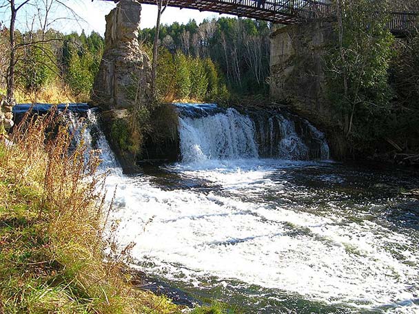 Hiking at Forks of the Credit in Caledon, Ontario 