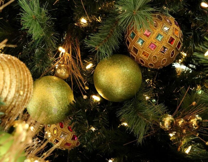 Holiday baubles on a christmas tree in Niagara-on-the-Lake - Vintage Hotels.