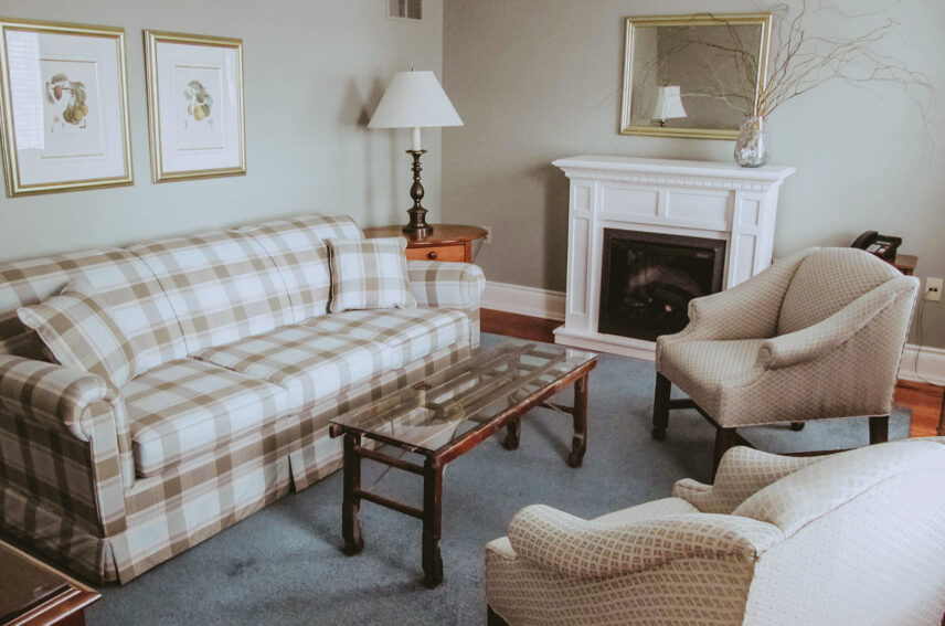 Quaint living room in Vintage House at Inn On The Twenty in Jordan Village