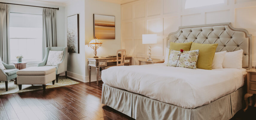 Guest Suite room at Queen's Landing in Niagara-on-the-Lake